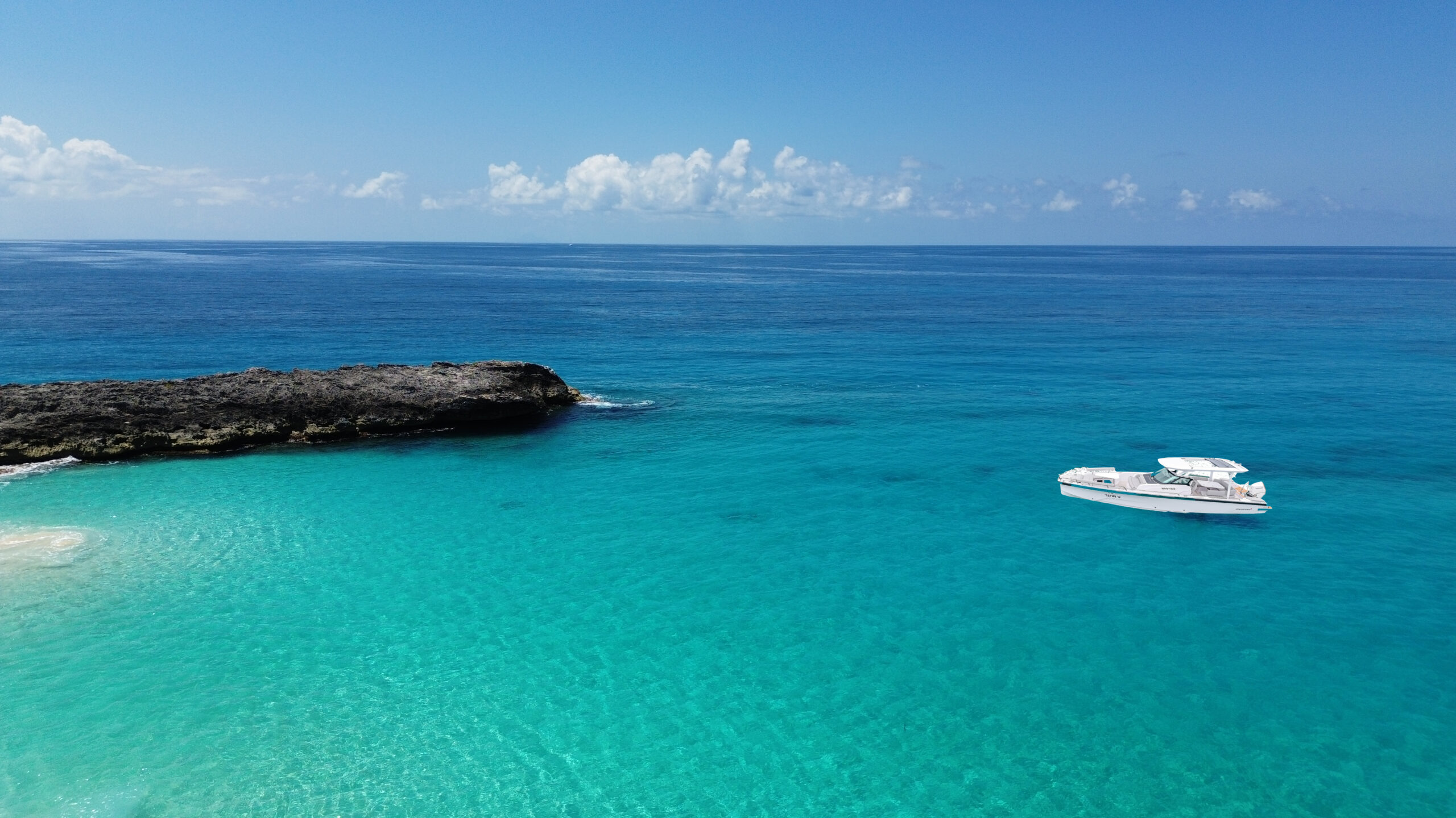 Anguilla Dog/Prickly/sandy islands motorboat Axopar 29