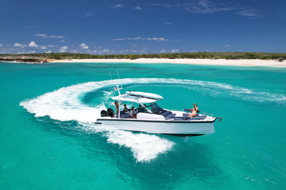 Discover St Barthelemy motorboat 8 persons